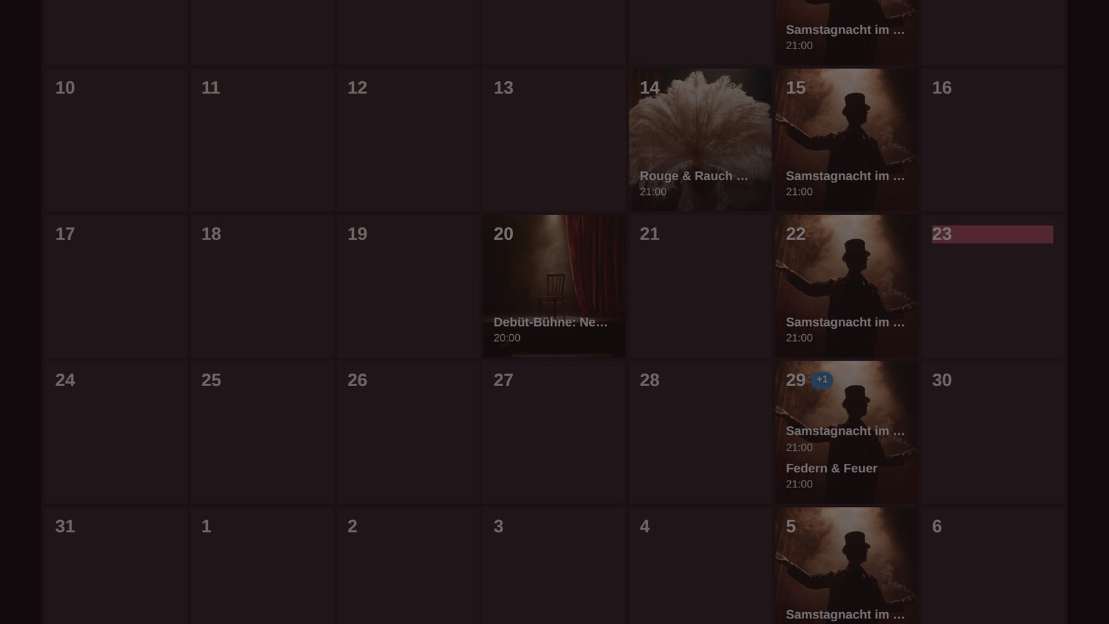 Eventkalender auf dunklem Farbschema, jede belegte Zelle mit dem eigenen Veranstaltungsfoto als Hintergrund, ein Tag mit Zwei-Veranstaltungs-Marker.